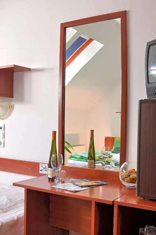 Fehertoi Halaszcsarda Es Szalloda Bed & Breakfast